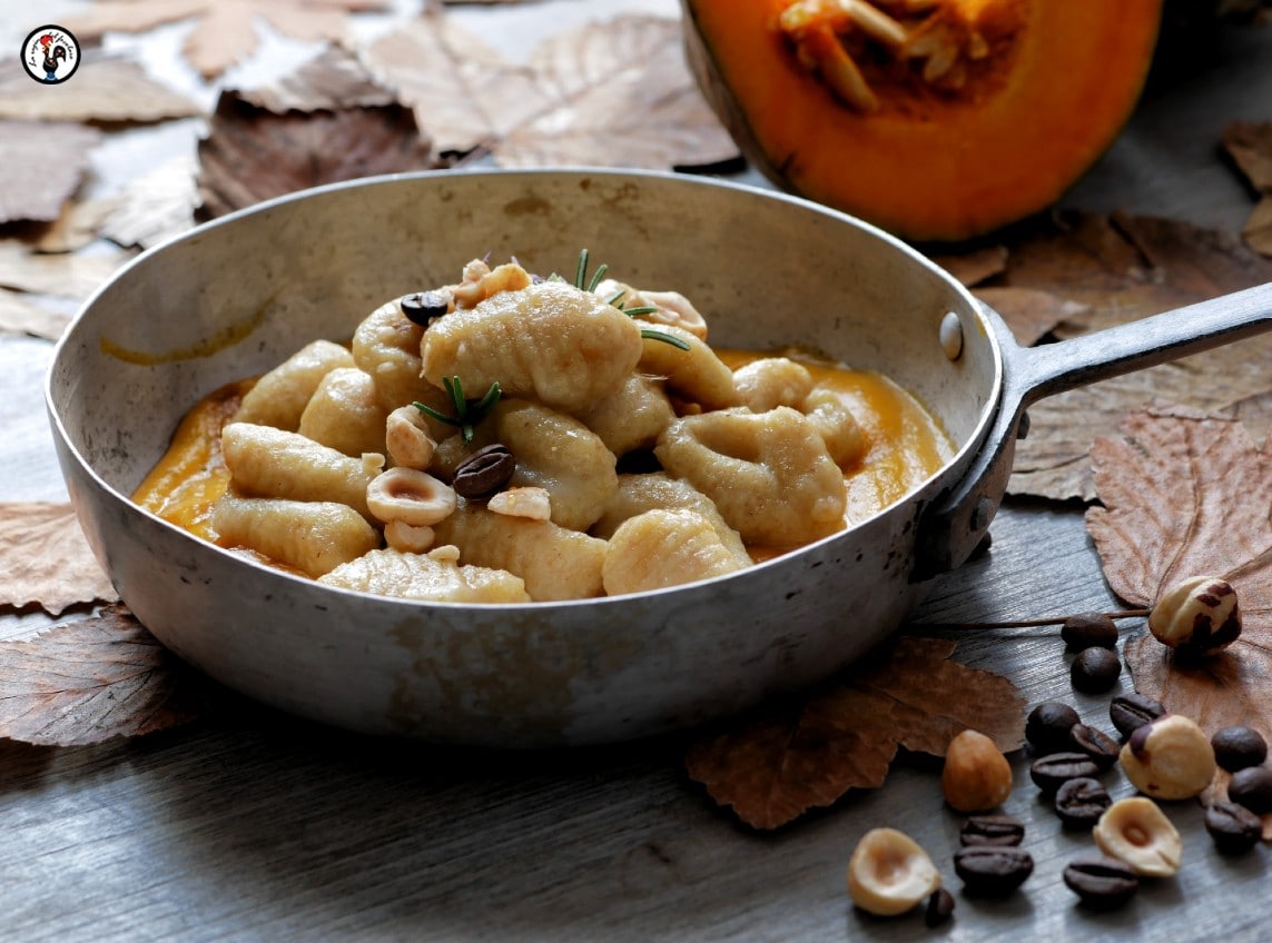 Gnocchi de patata y avellanas con crema de calabaza y café