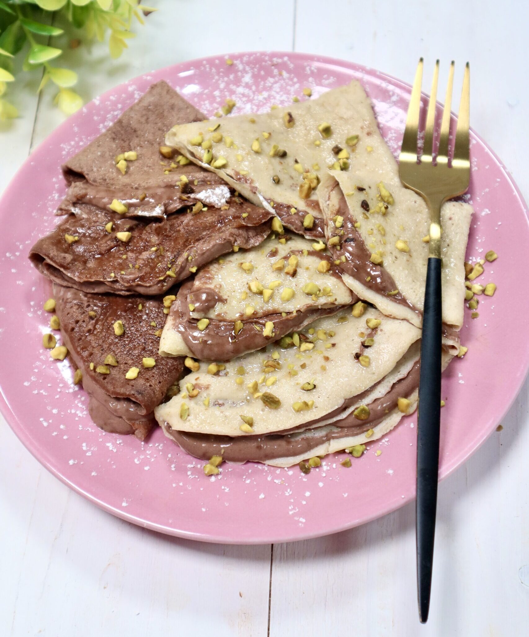 Crepes de claras con crema de yogur y cacao