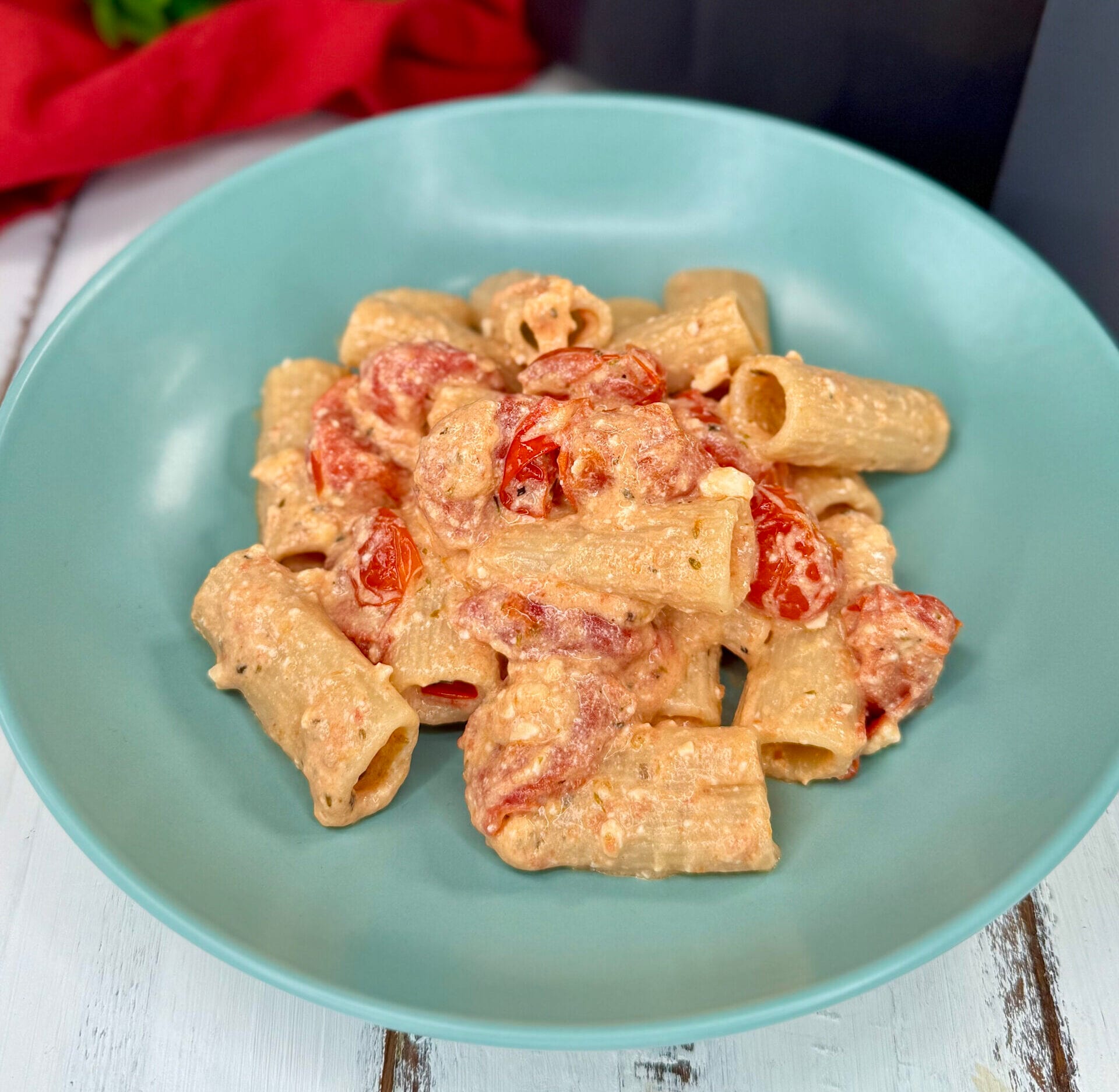 Pasta con feta y tomatitos en freidora de aire o en horno
