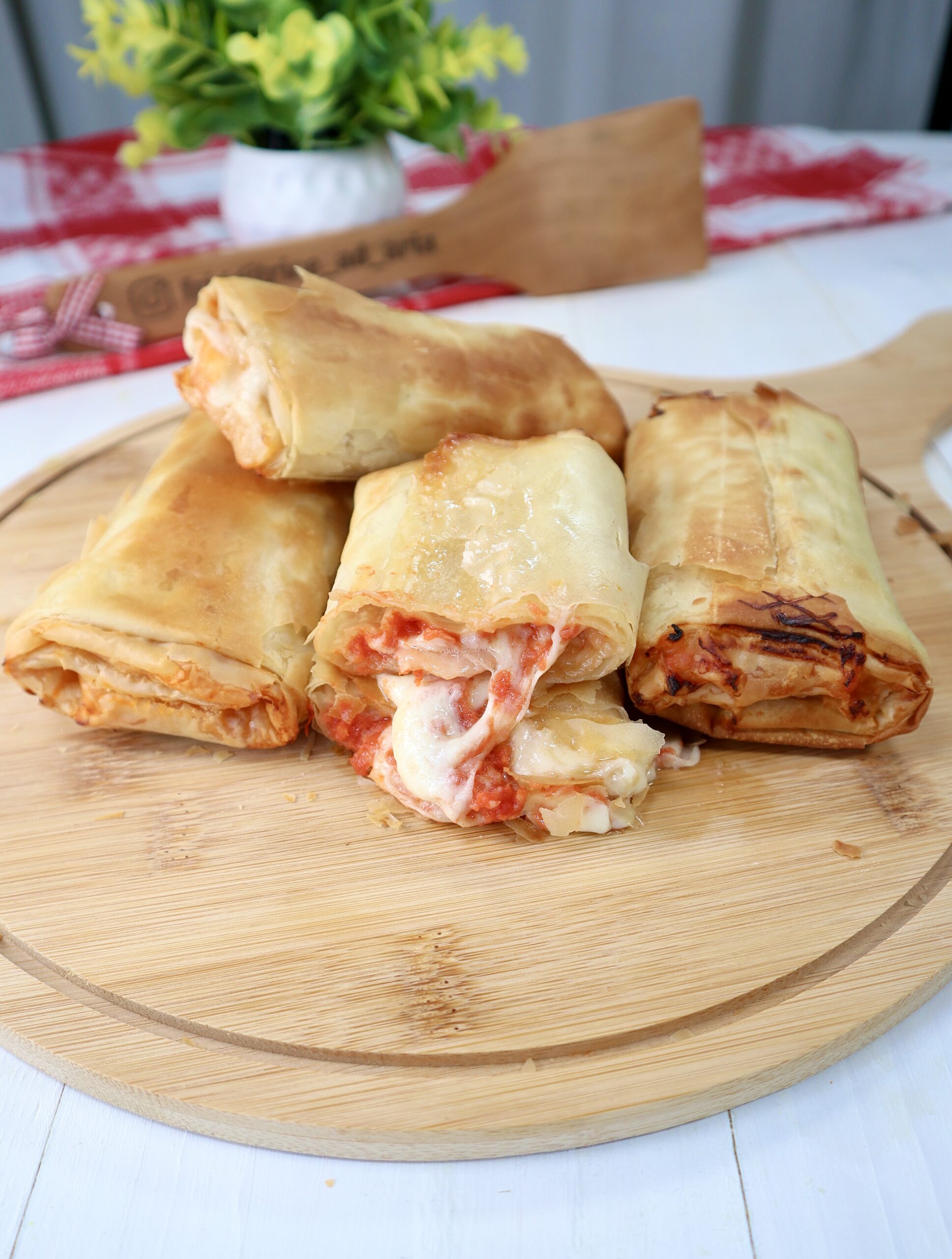 Paquetitos de pasta filo a la pizzaiola en freidora de aire