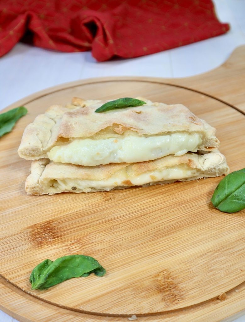 Focaccias rellenas con patatas y queso