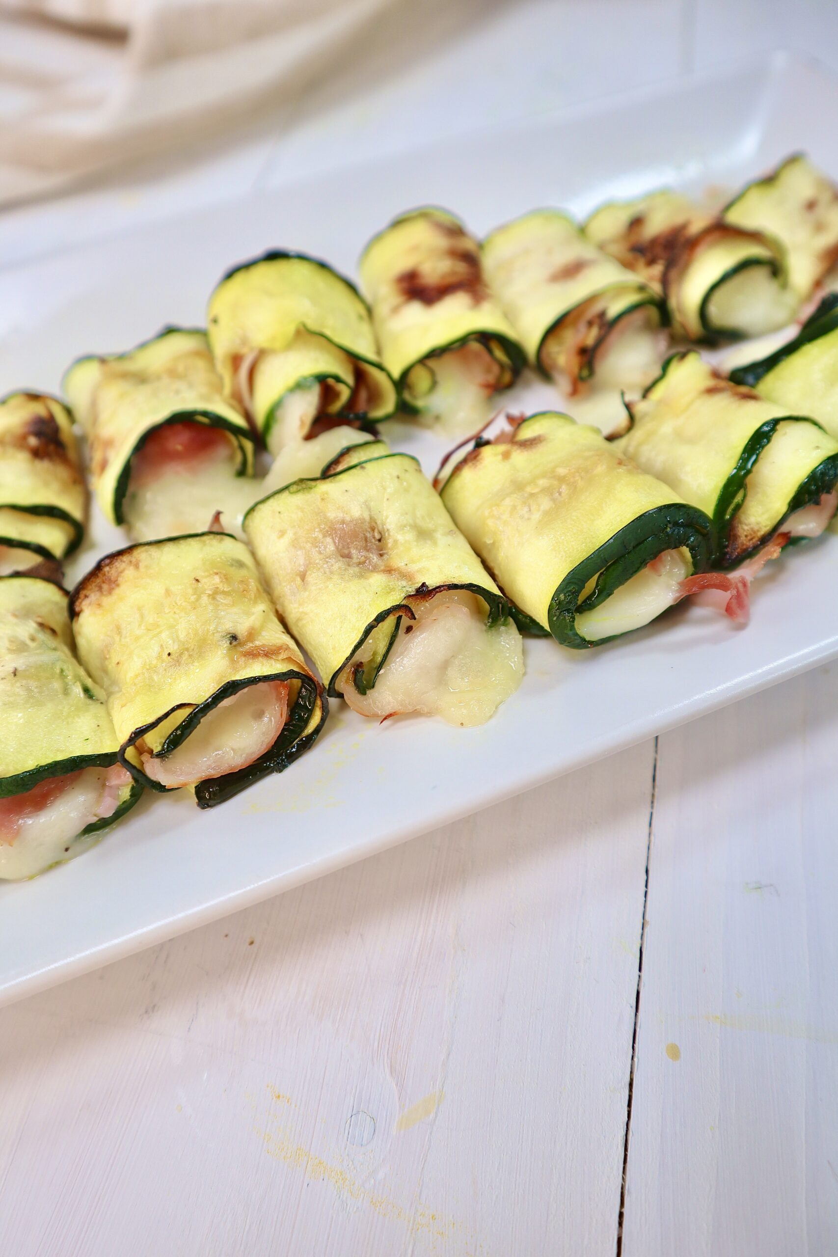 Rollitos de calabacín con queso fundido en freidora de aire