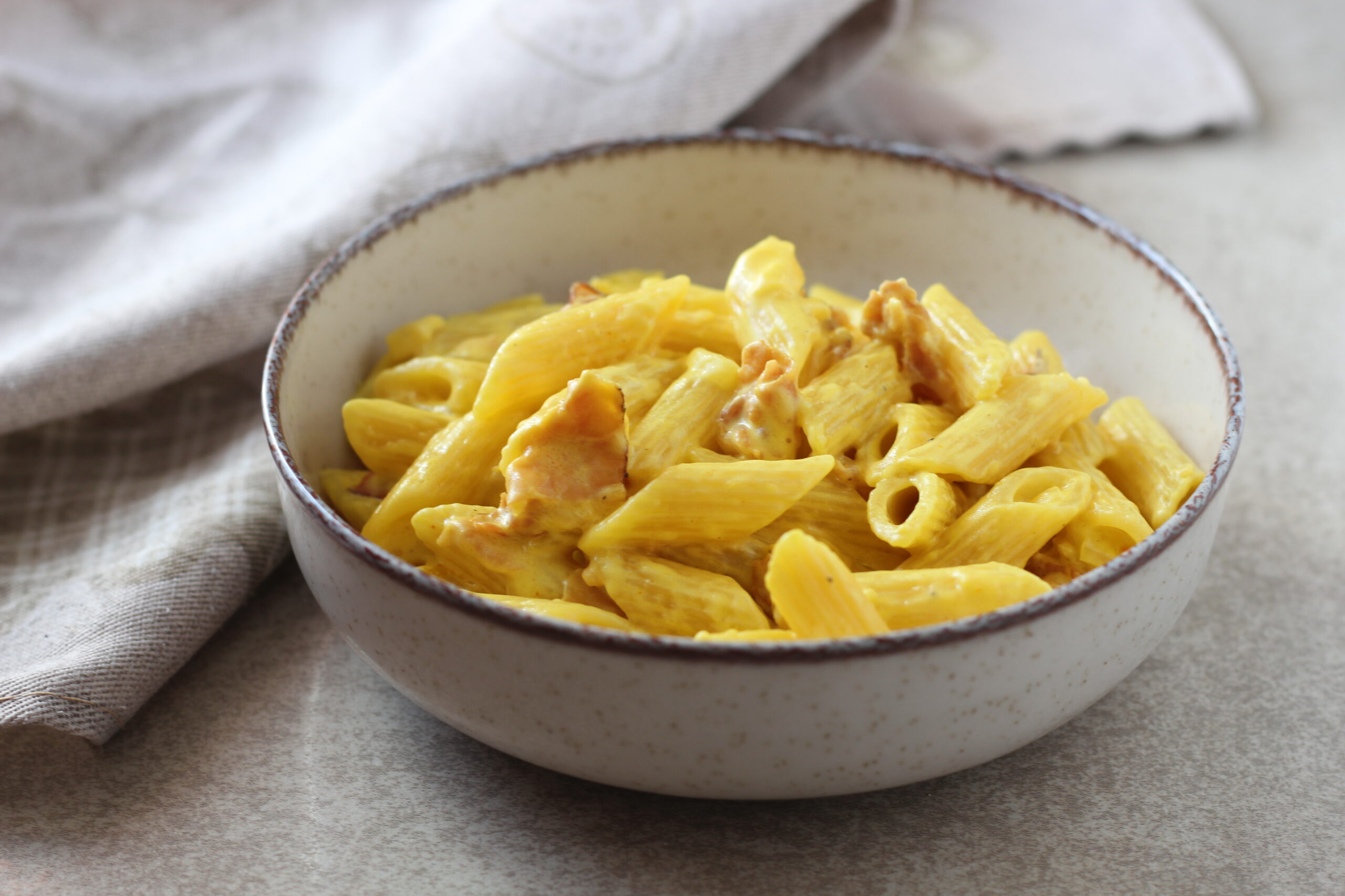 Pasta con azafrán y Philadelphia