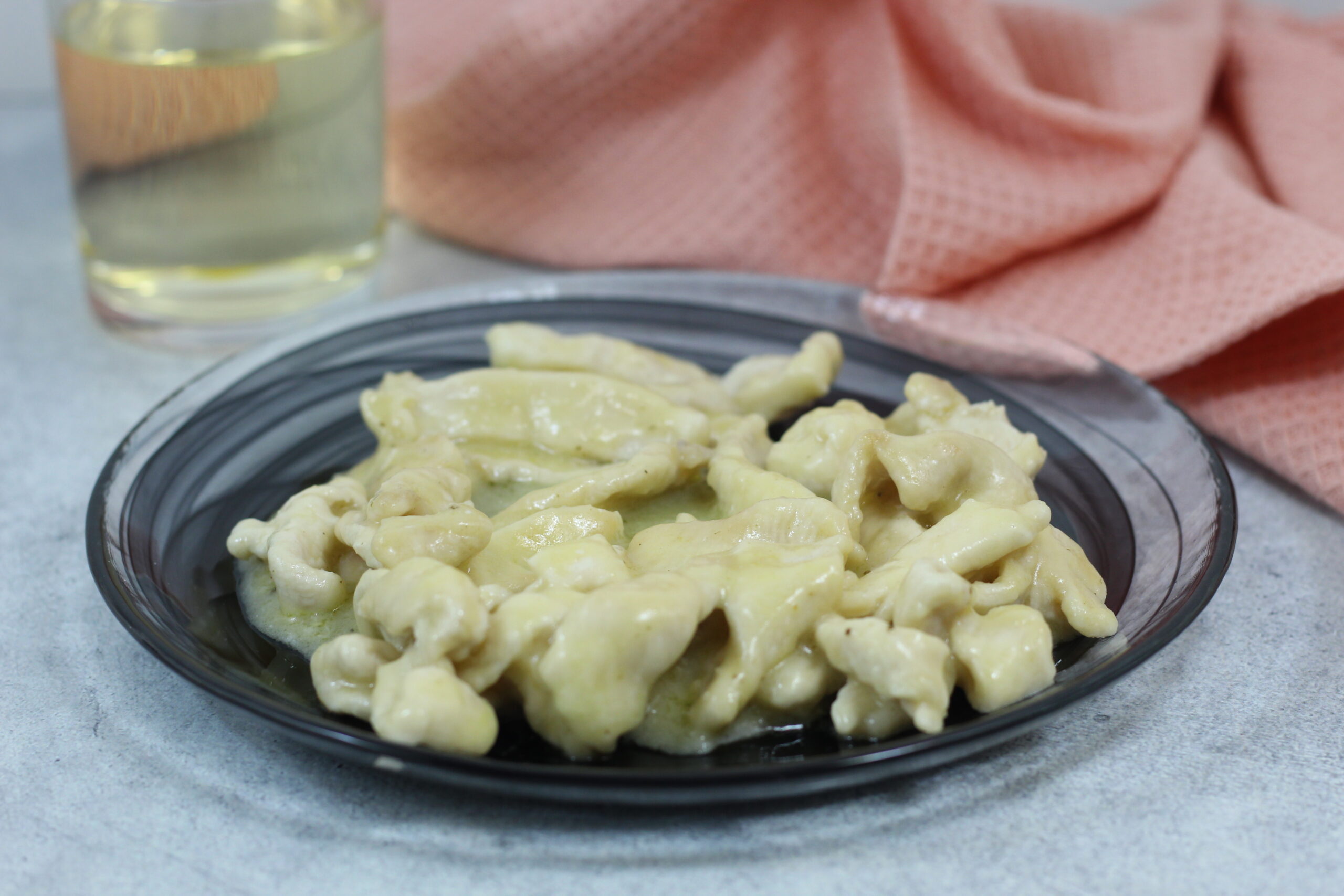 Tiras de pollo al vino blanco