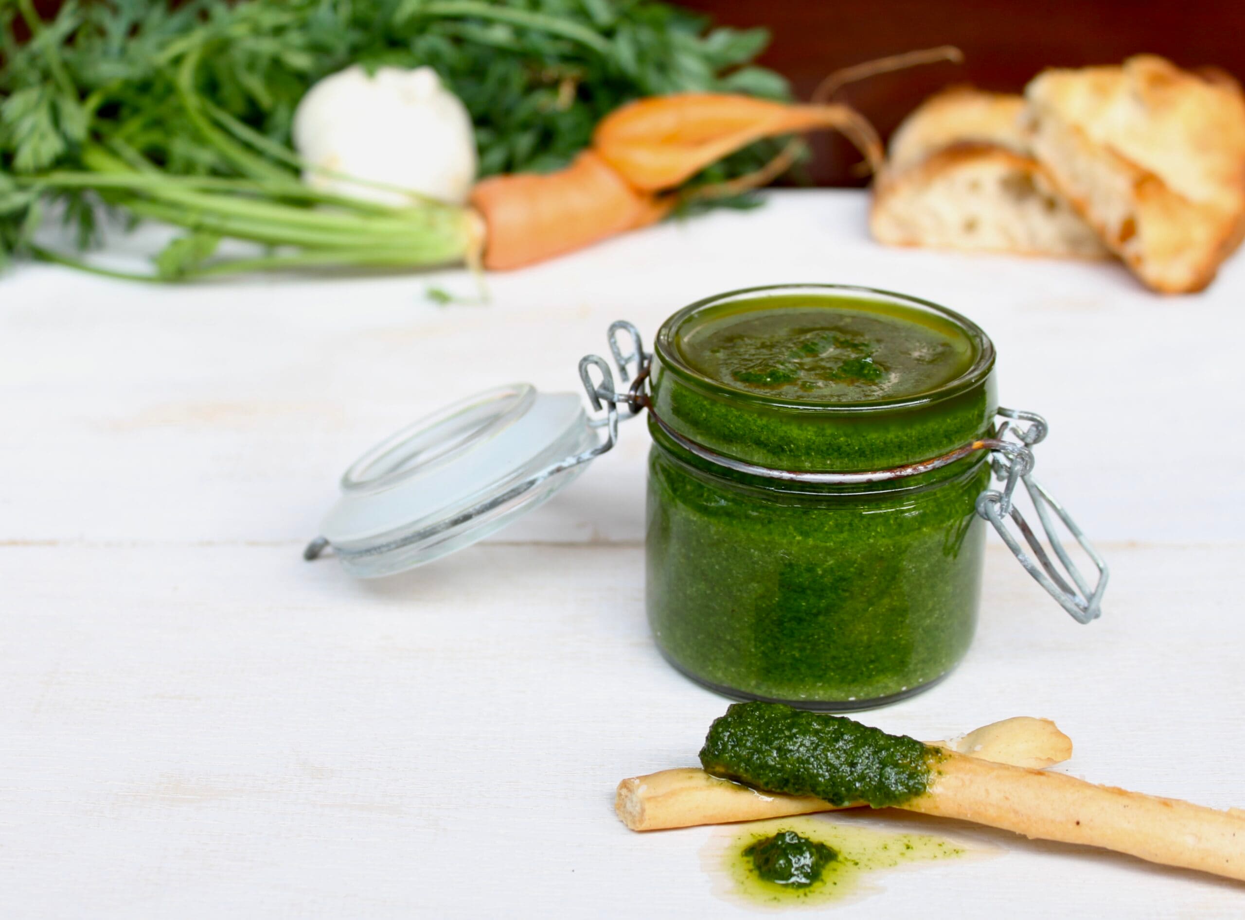 Pesto de hojas de zanahoria