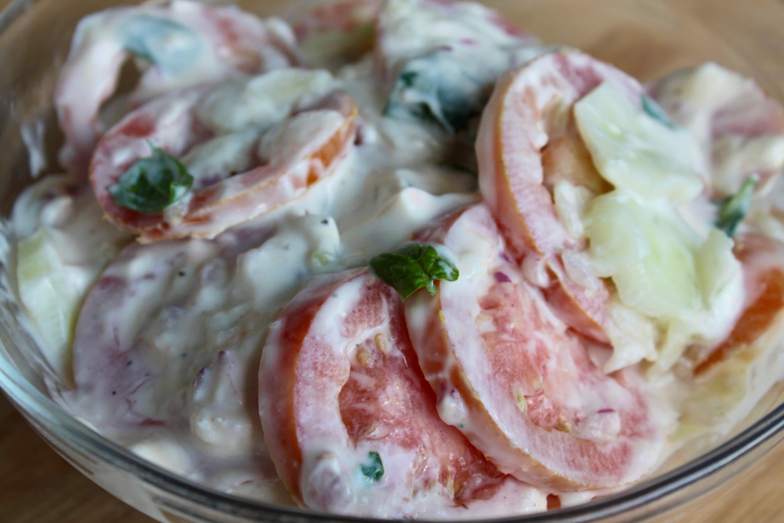 Ensalada fresca con salsa de yogur