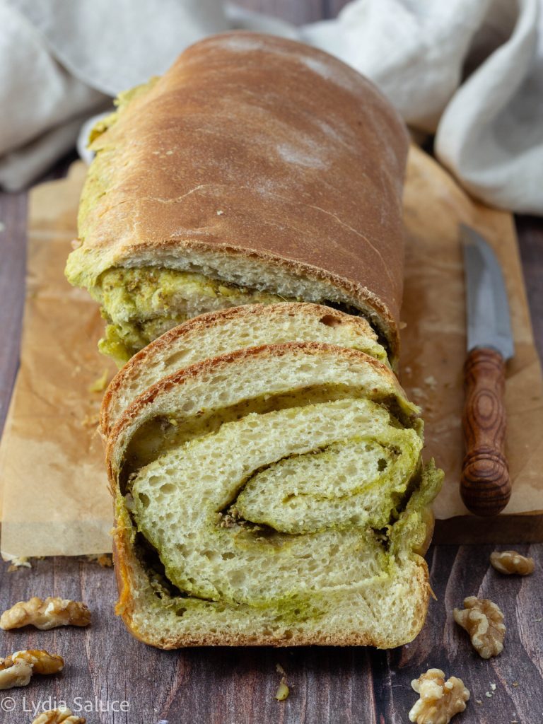 Pan blanco con pesto