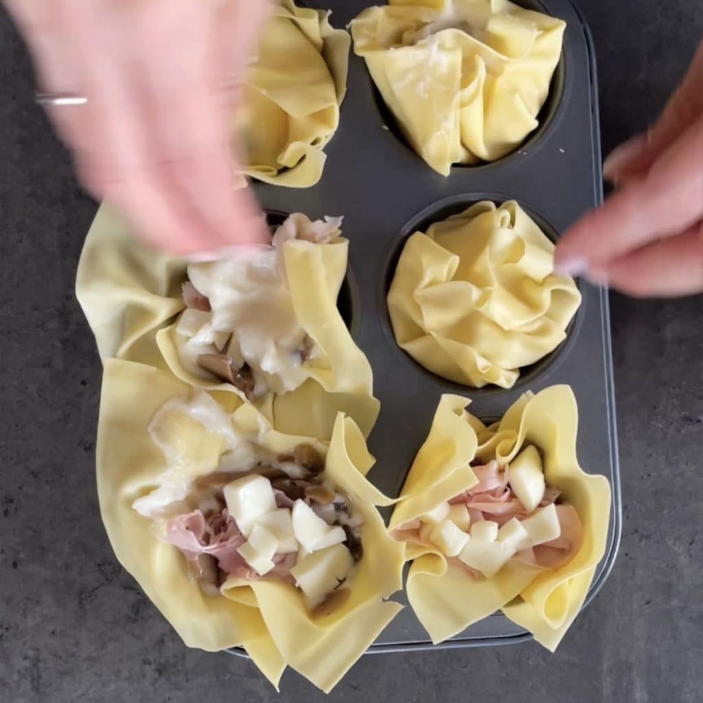 Paquetes de pasta fresca rellenos al horno