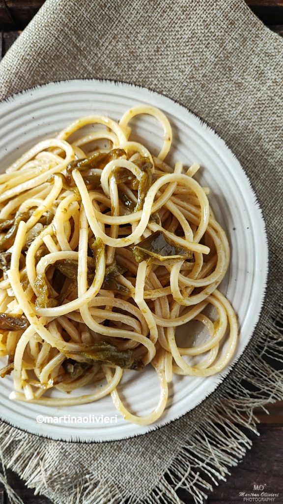 Pasta ajo, aceite y pimientos verdes