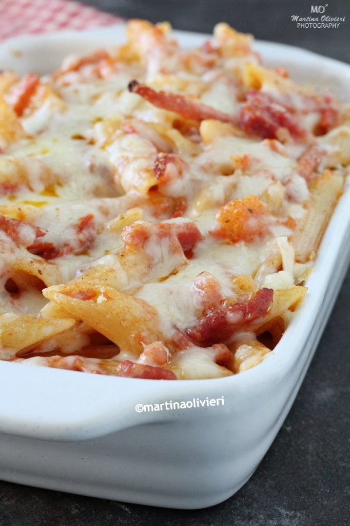 Pasta al horno con tomatitos, speck y mozzarella