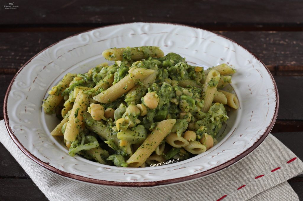 Pasta con garbanzos y brócoli
