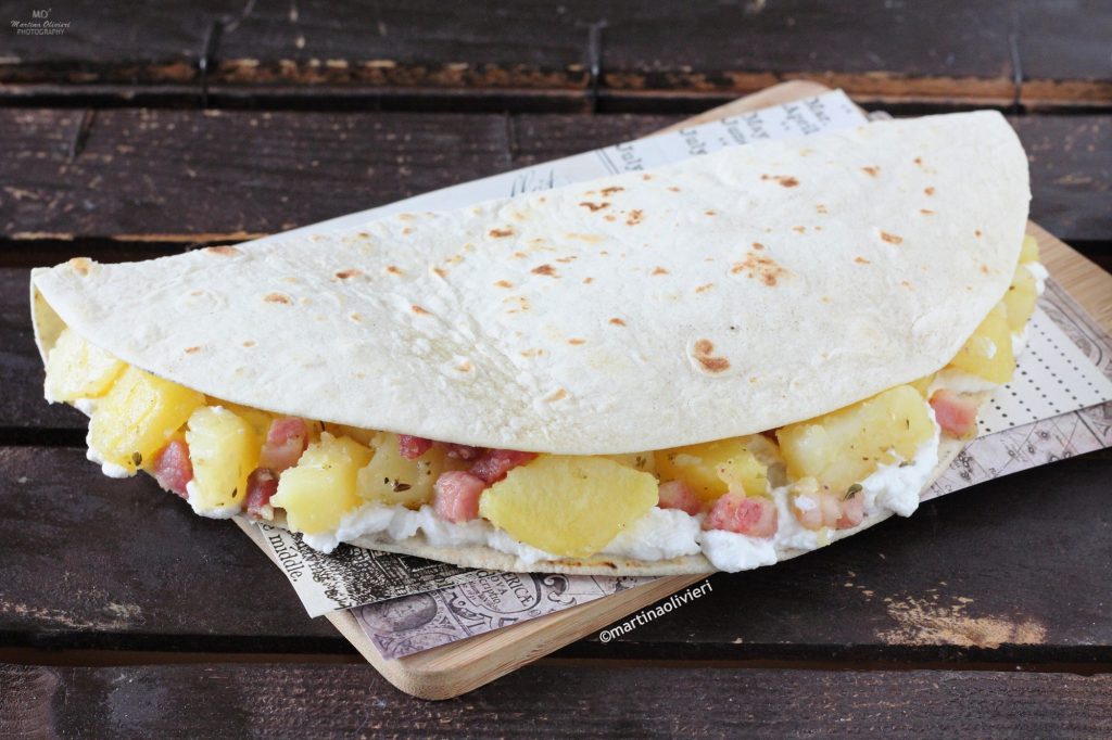 Piadina con ricotta, patatas y panceta