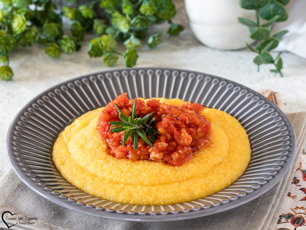 Polenta y salchicha