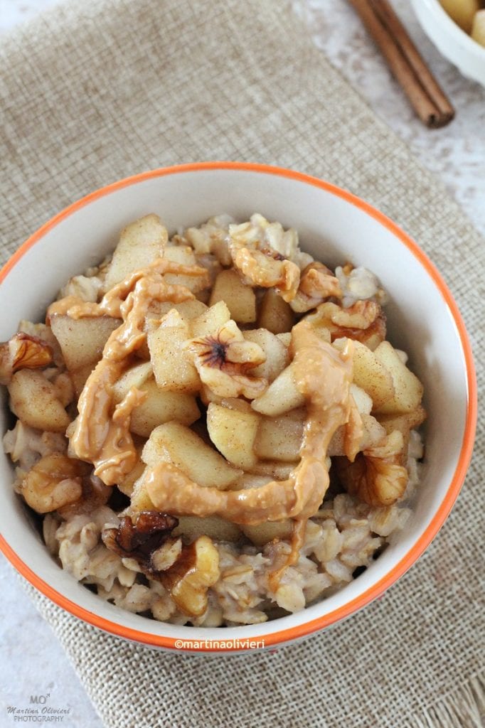 Porridge con manzanas especiadas y nueces
