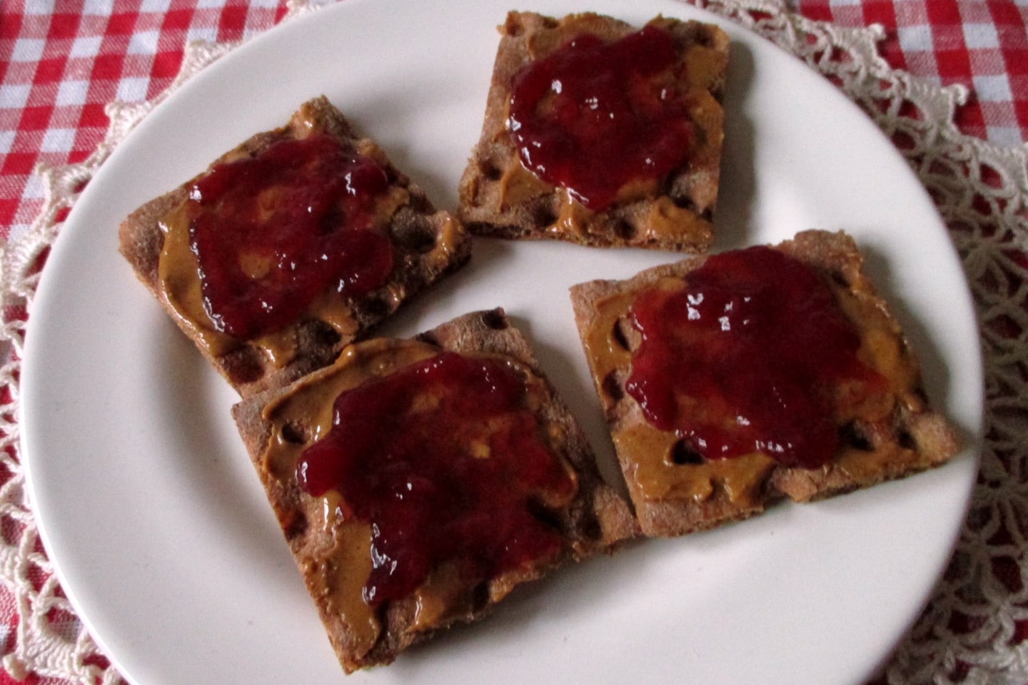 Rebanadas con mantequilla de cacahuete y mermelada