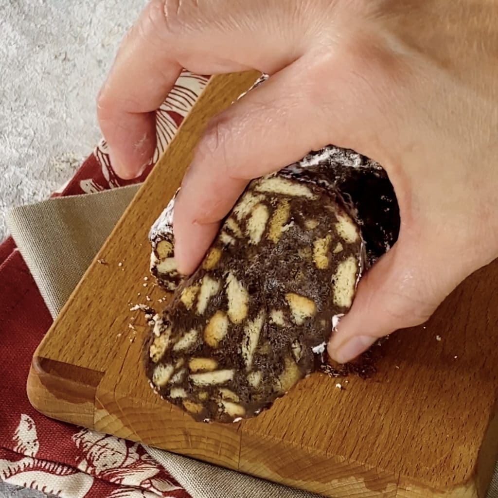 Salame de chocolate sin huevos y mantequilla