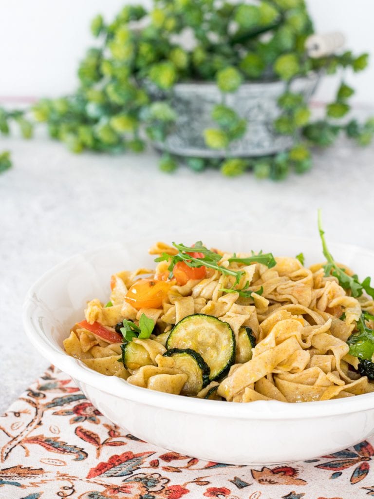 Tagliatelle con calabacines y tomatitos