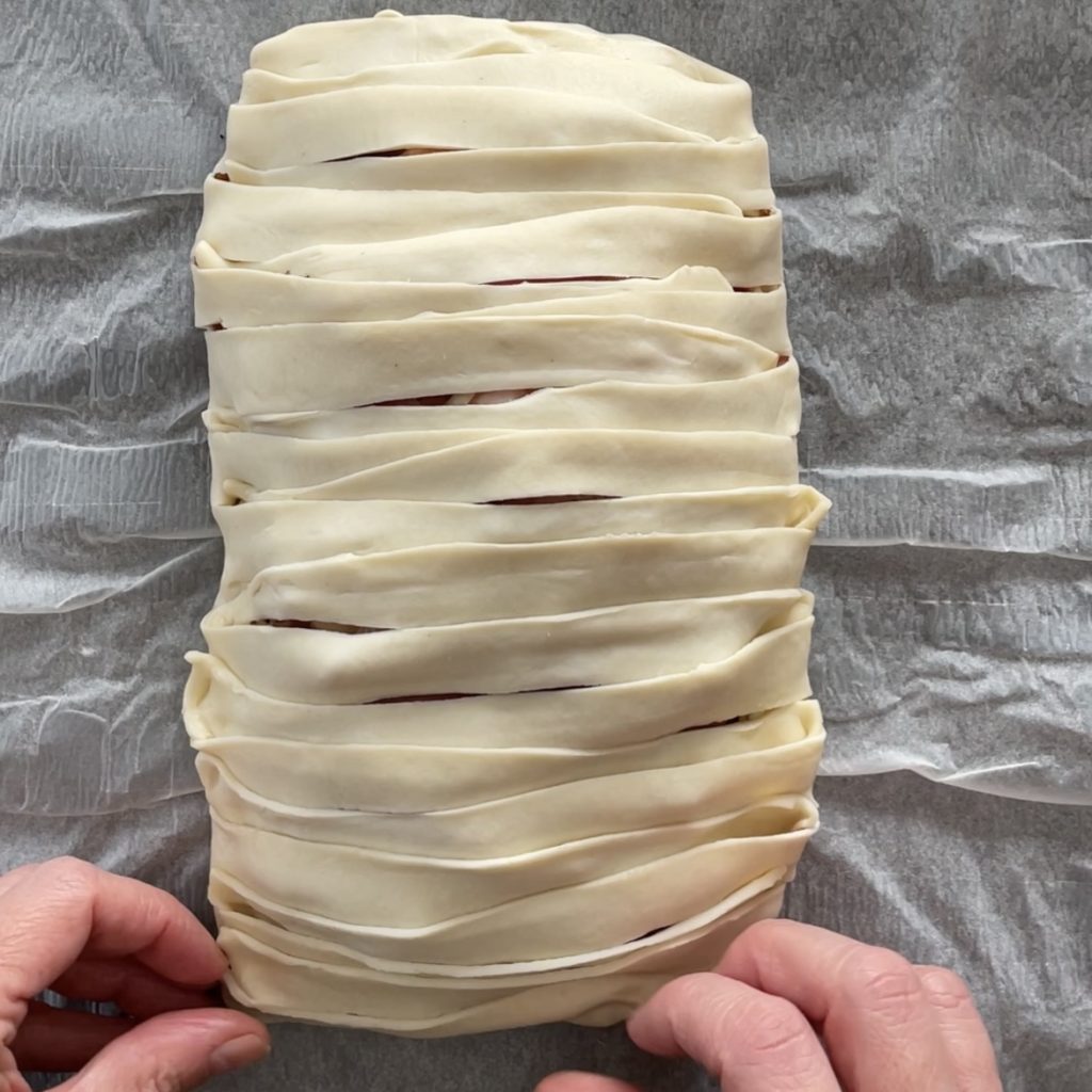 Tarta salada con puerros y speck