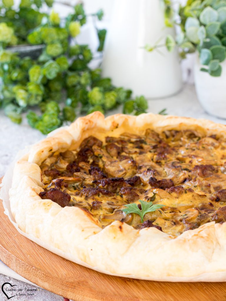 Tarta salada con setas y salchicha