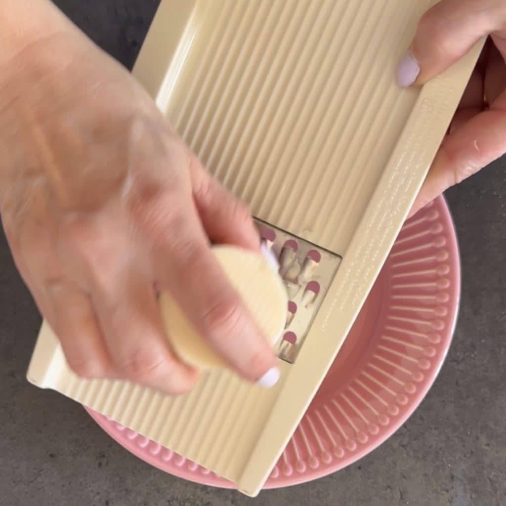 Tarta salada de espárragos y huevos