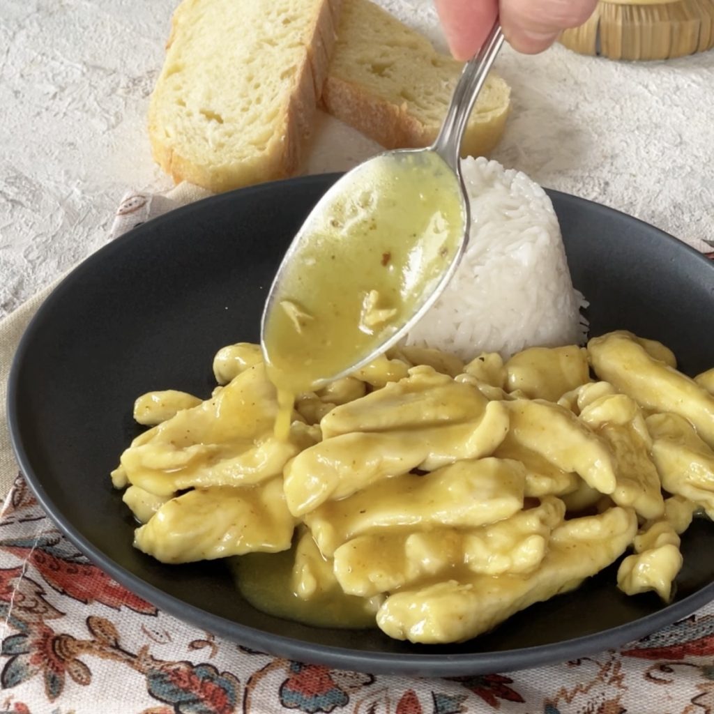 Tiras de pollo al curry