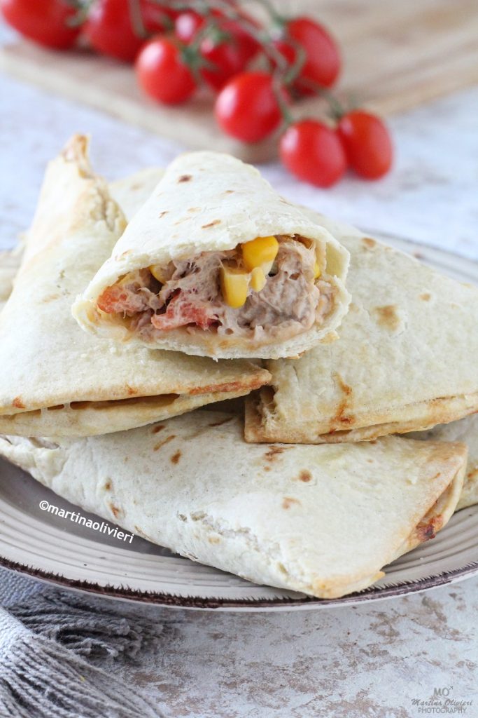 Triángulos de piadina rellenos