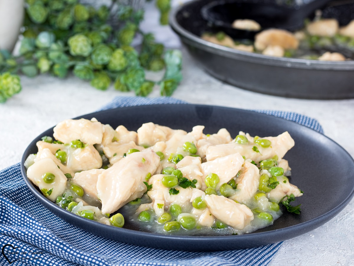 TROCITOS DE POLLO CON GUISANTES