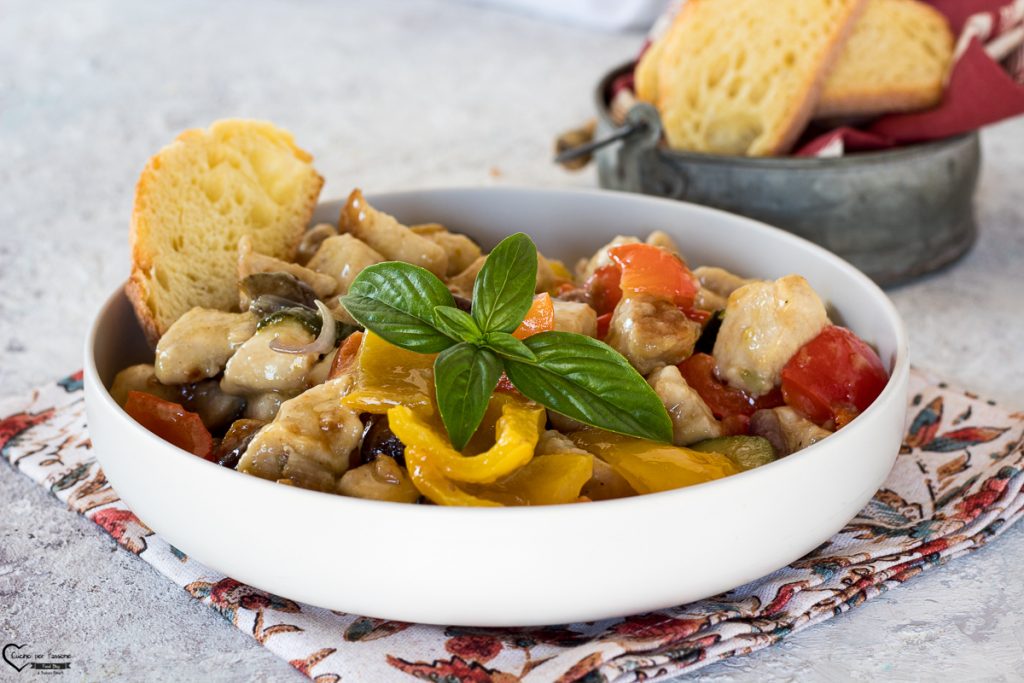 Trocitos de pollo con verduras