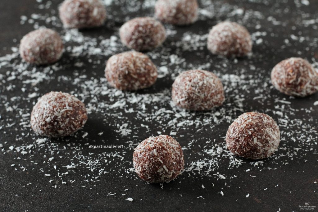 Trufas de dátiles y almendras