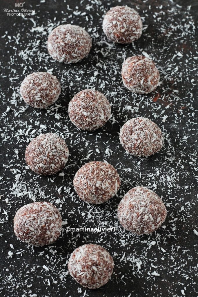 Trufas de dátiles y almendras