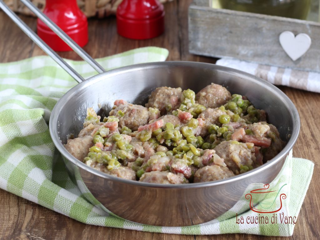 albóndigas con guisantes y speck