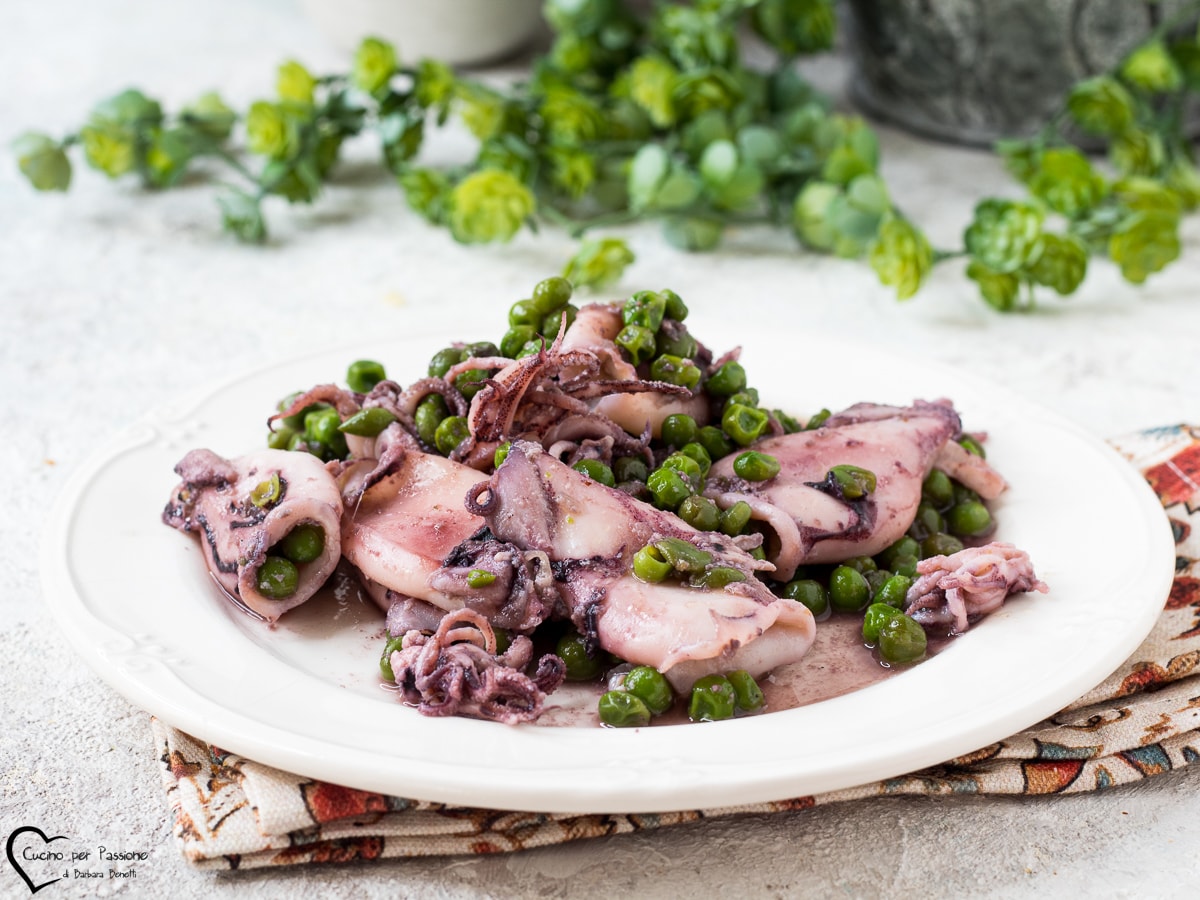 CALAMARES GUISADOS CON GUISANTES