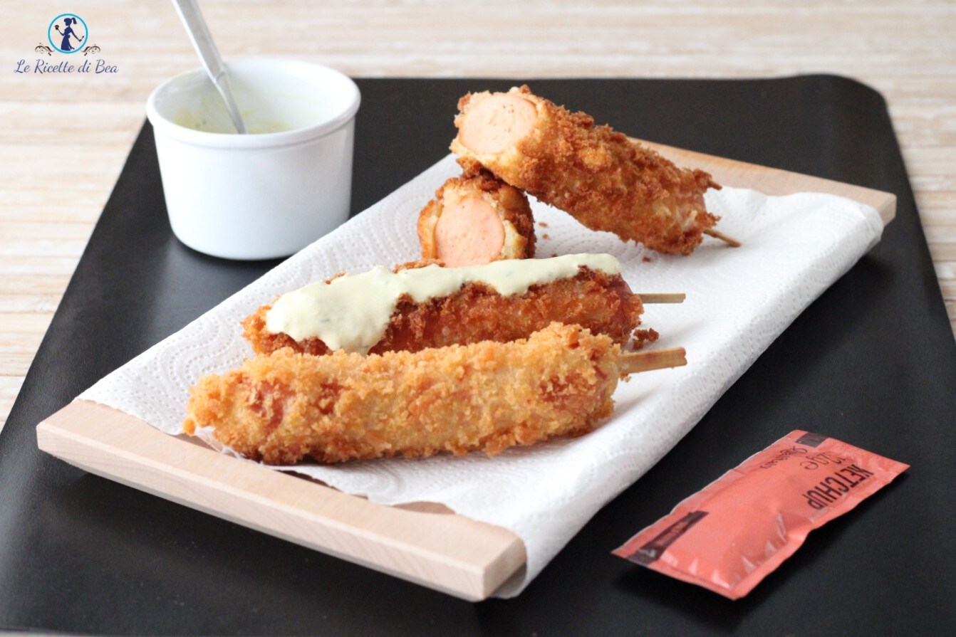 Corn dog crujiente: receta de salchichas fritas crujientes y deliciosas con panko