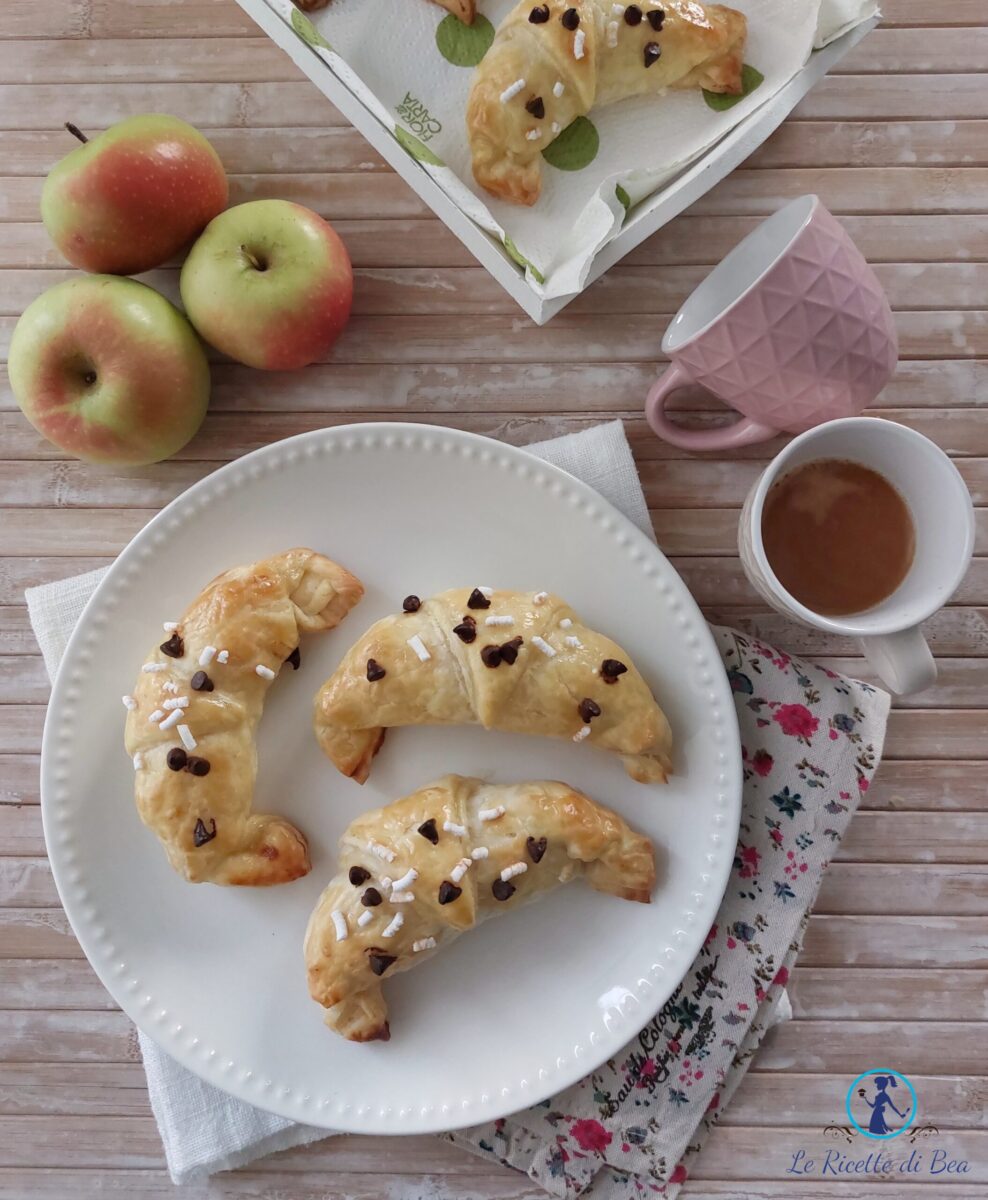 Croissants rellenos con Manzana receta fácil y rápida con hojaldre listo