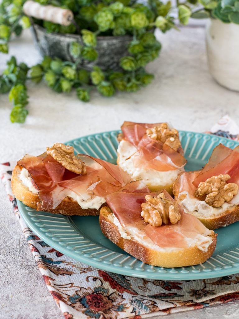 crostini philadelphia y speck
