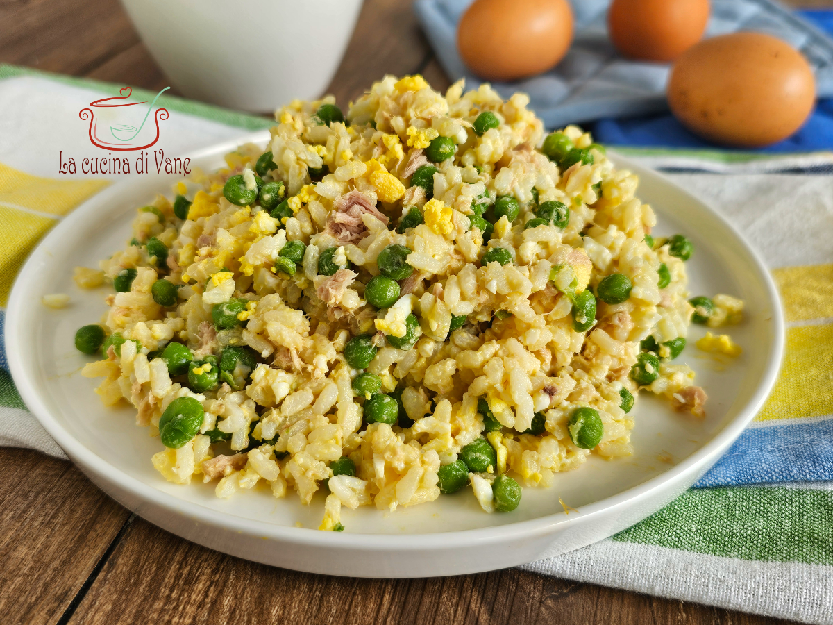 ENSALADA DE ARROZ CON ATÚN HUEVO Y GUISANTES