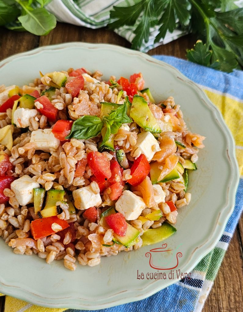 ensalada de espelta con calabacín y salmón