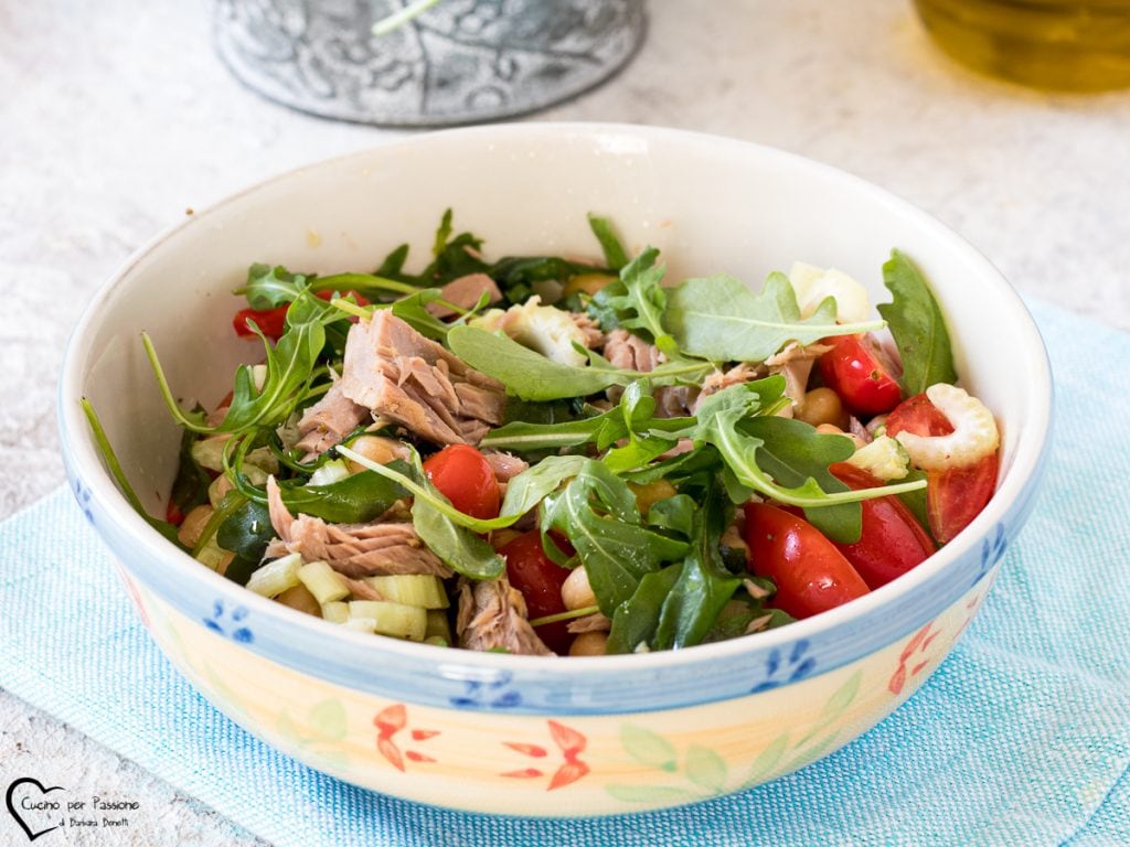 ensalada de garbanzos, atún y tomatitos