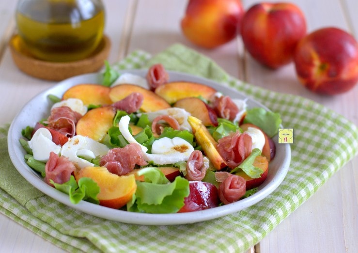 Ensalada de jamón y melocotones