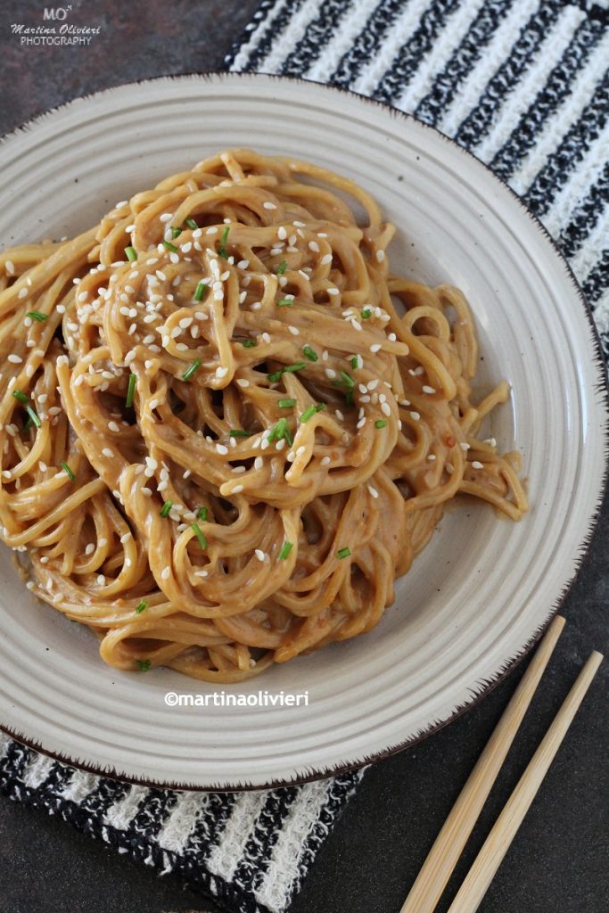 Fideos con salsa de cacahuete