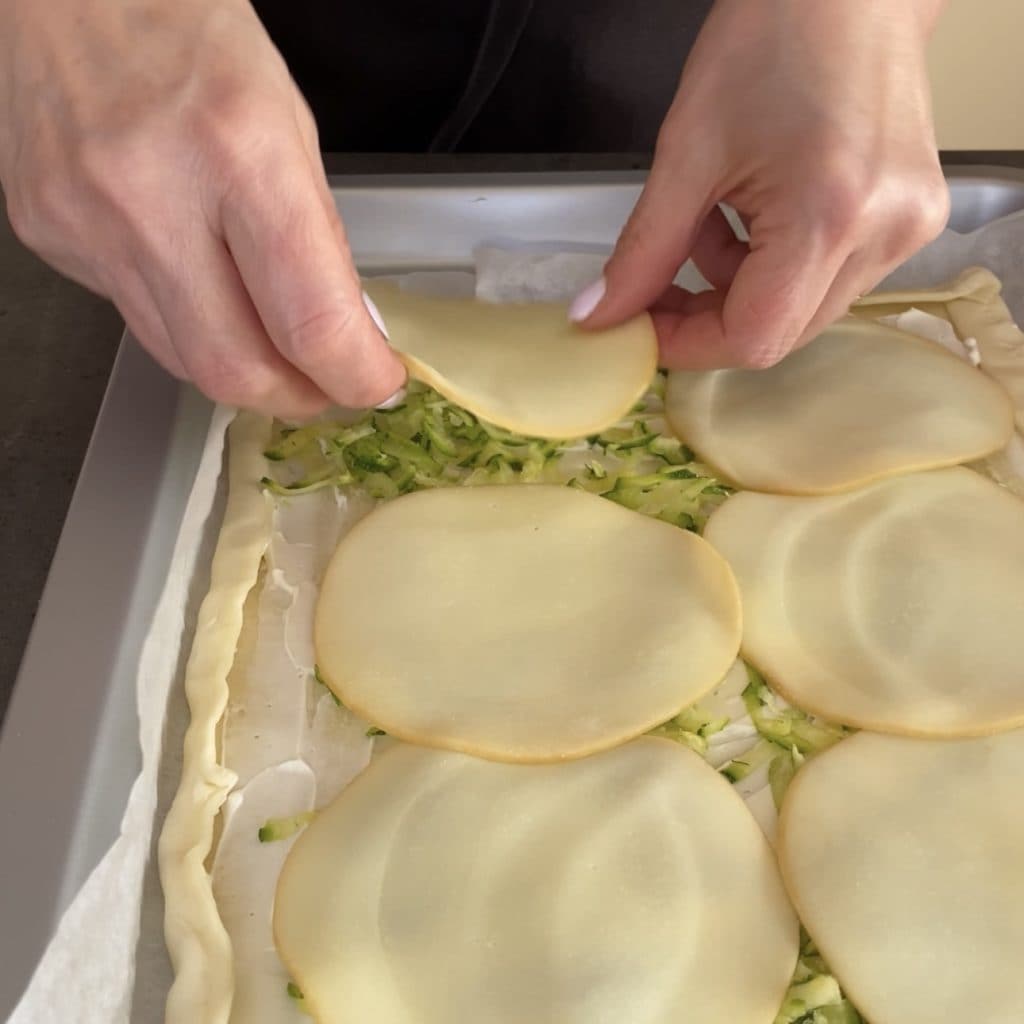 hojaldre con calabacines y patatas