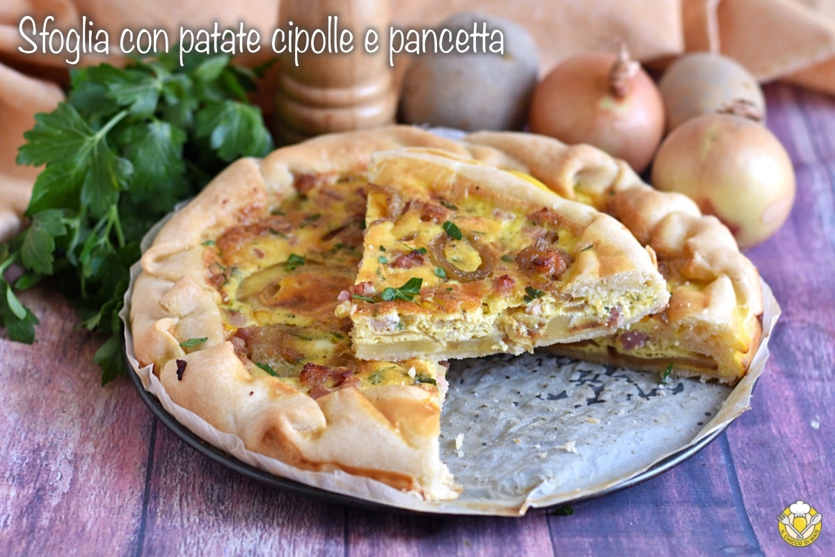 Hojaldre con patatas cebollas y bacon