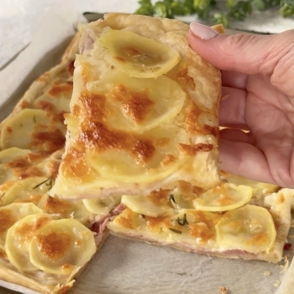 hojaldre con patatas en rodajas