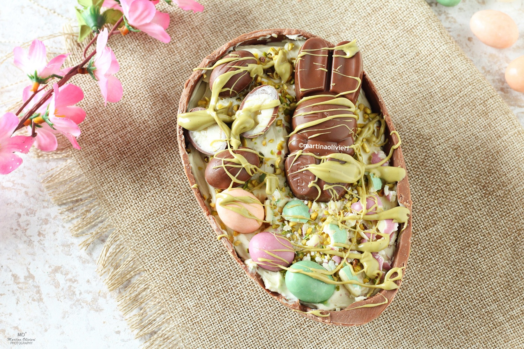 Huevo de Pascua relleno de pistacho