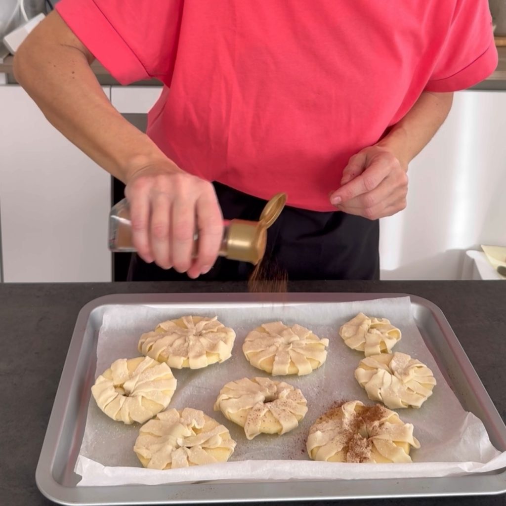 manzanas en rodajas con hojaldre