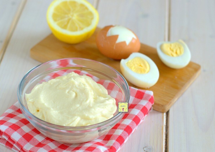 Mayonesa con huevos duros