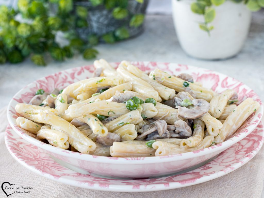 pasta con guisantes y setas