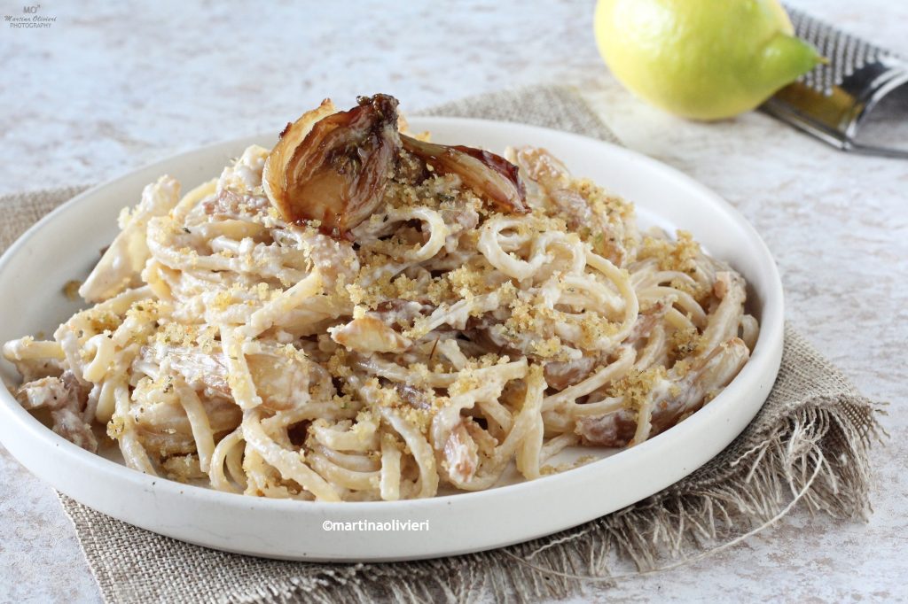 Pasta cremosa con hinojos caramelizados