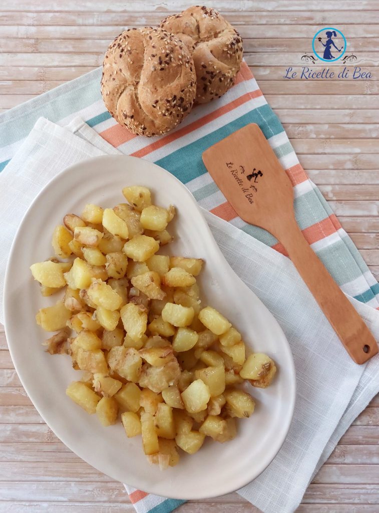 patata en sartén con cebolla y semillitas de hinojo