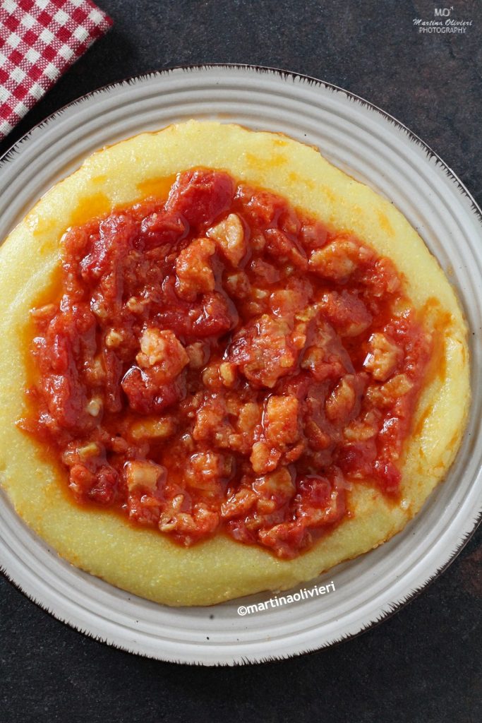 Polenta con salsa de bacalao